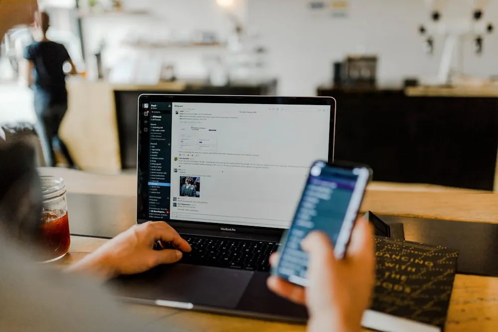 Haittaohjelmien torjunta yrityksen laitteissa: Surfshark Antivirus kokemuksia